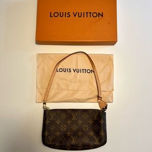 Pochette Louis Vuitton bag